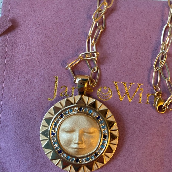 Gold and Black Pendant Necklace - Picture 4 of 7